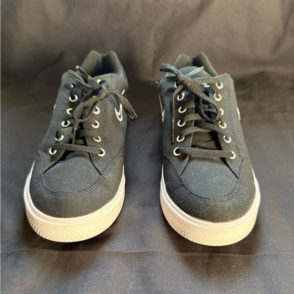 Nike SB Shoes Color Black: Size M 9.5/ W 11-LIGHTLY USED